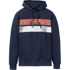Bluza z kapturem i nadrukiem bonprix ciemnoniebieski. Bluzy marki bonprix. Za 89.99 zł.