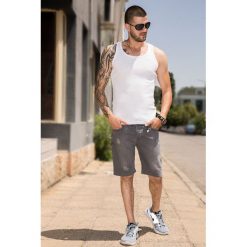Koszulka bokserka COLIN WHITE. Białe t-shirty Koszulka bokserka COLIN WHITE, m, bez wzorów, bez kołnierzyka, bez ramiączek. W wyprzedaży za 29.00 zł.