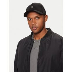 Czapka z daszkiem HUGO. Czarne czapki z daszkiem Hugo, bez wzorów. Za 149.99 zł.