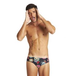 Kąpielówki męskie slipy kąpielowe treningowe na basen Arena Crazy Skulls. Czarne kąpielówki Arena, m, bez wzorów. Za 49.99 zł.