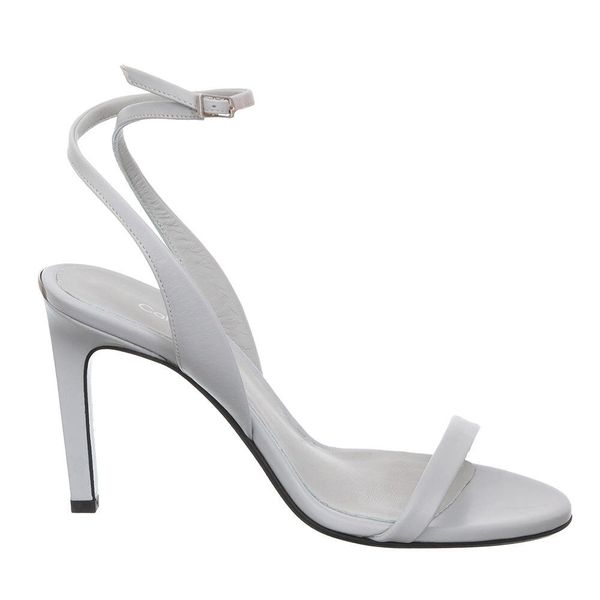 Sandały Calvin Klein w kolorze perłowo-niebieskim. Niebieskie sandały CALVIN KLEIN, z materiału, bez zapięcia. Za 489.99 zł.