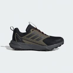 Buty do biegów przełajowych Terrex Tracefinder 2 CLIMAPROOF. Brązowe buty do biegania Adidas, bez wzorów, bez zapięcia, do biegania, ClimaProof (Adidas). Za 349.00 zł.