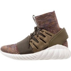 Adidas Originals TUBULAR DOOM PK Sneakersy wysokie trace olive/mystery brown/crystal white. Buty sportowe casual marki adidas Originals. W wyprzedaży za 559.20 zł.