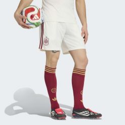 Spodenki wyjazdowe Hiszpania 26. Białe szorty Adidas, bez wzorów, sportowe. Za 199.00 zł.