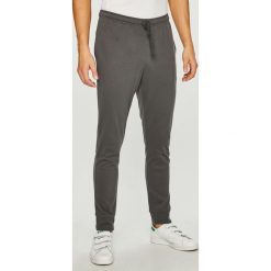 Emporio Armani - Spodnie. Spodnie materiałowe marki Emporio Armani. W wyprzedaży za 219.90 zł.