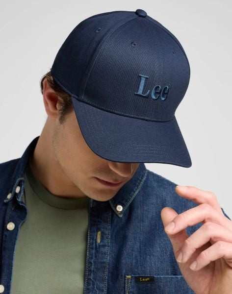 MESKA CZAPKA LEE CAP RIVET NAVY 112372710. Niebieskie czapki z daszkiem Lee, bez wzorów. Za 79.99 zł.