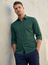 Gładka koszula basic - zielony. Zielone koszule Sinsay, l, bez wzorów, bez kołnierzyka, bez ramiączek. Za 39.99 zł.