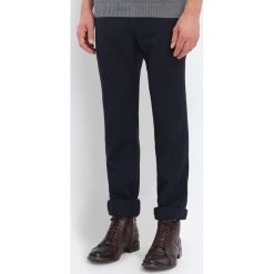 SPODNIE DŁUGIE MĘSKIE PROSTE, CHINOSY. Eleganckie spodnie marki TOP SECRET. W wyprzedaży za 54.99 zł.