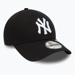 Czapka z daszkiem New Era Repreve 9Forty New York Yankees. Czarne czapki z daszkiem New Era, na zimę, bez wzorów. Za 99.99 zł.