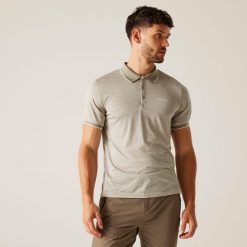 Polo Regatta Remex II. Brązowe koszulki polo Regatta, m, bez wzorów, bez kołnierzyka, bez ramiączek. Za 160.50 zł.