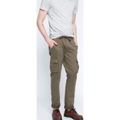 Blend - Spodnie. Spodnie materiałowe marki Under Armour. W wyprzedaży za 79.90 zł.