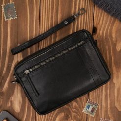 Skórzana saszetka męska do ręki z odpinanym paskiem czarna Paolo Peruzzi AL-10-BL. Czarne torby na ramię bez wzorów, ze skóry, do ręki, bez dodatków. Za 105.41 zł.