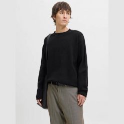 Sweter Jack & Jones Bradfort czarny. Czarne swetry nierozpinane Jack&Jones, m, bez wzorów, bez kołnierzyka, bez ramiączek. Za 211.46 zł.