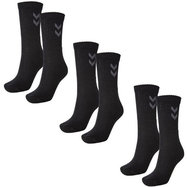 Zestaw skarpet sportowych dla dorosłych Hummel 3-Pack Basic Sock. Czarne skarpety Hummel, bez wzorów. Za 24.90 zł.