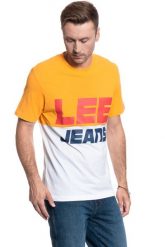 LEE T SHIRT COLOUR BLOCK TEE RADIANT YELLOW L60PFELG 112113471. Żółte t-shirty Lee, l, bez wzorów, bez kołnierzyka, bez ramiączek. W wyprzedaży za 39.99 zł.