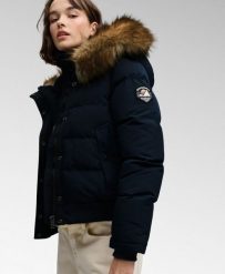 Superdry Kurtka Bomber Everest z Kapturem Slim z Sztucznym Futrem. Niebieskie kurtki Superdry, bez wzorów, z nylonu, z kapturem. Za 859.25 zł.