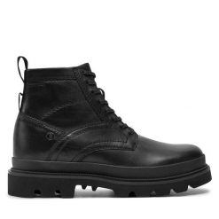 Kozaki Clarks. Czarne kozaki Clarks, bez wzorów, bez obcasa, bez zapięcia. Za 719.99 zł.