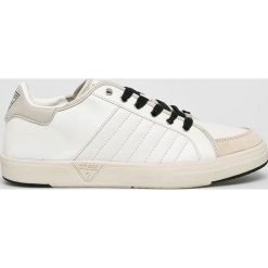 Guess Jeans - Buty. Białe buty sportowe casual Guess Jeans, z aplikacjami, z gumy, z okrągłym noskiem, bez zapięcia. W wyprzedaży za 299.90 zł.