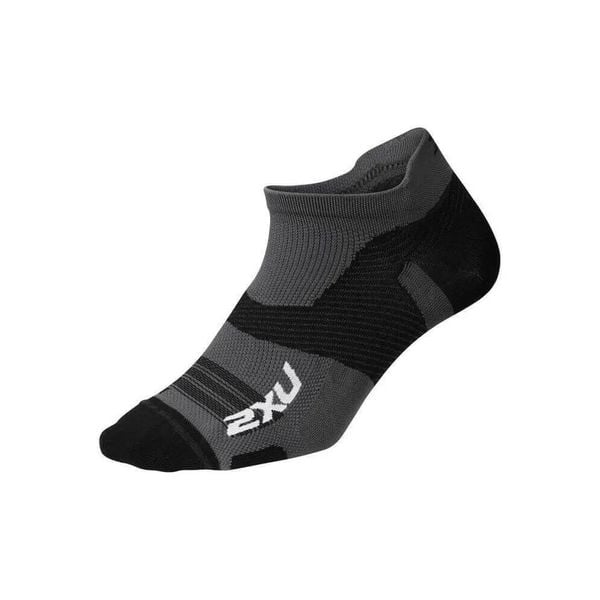 Niewidzialne skarpety 2XU Vectr Ultralight. Czarne skarpety 2XU, bez wzorów, z lycry. Za 151.50 zł.