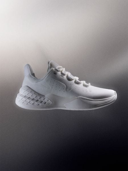 4F Niskie buty do sportów halowych Destroyer męskie - białe 41. Białe buty sportowe casual 4F, bez wzorów, z mikrofibry, bez zapięcia. Za 399.99 zł.