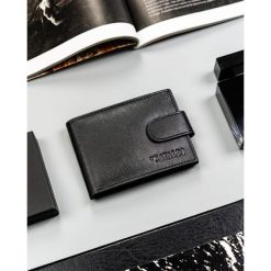Czarny portfel męski ze skóry naturalnej z systemem RFID - 4U Cavaldi. Czarne portfele 4U Cavaldi, bez wzorów, ze skóry. Za 54.99 zł.