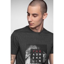 T-shirt męski TSM001 - ciemny szary melanż. T-shirty marki 4F. W wyprzedaży za 24.99 zł.