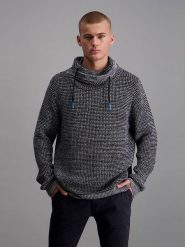 Pioneer Sweter w kolorze granatowym rozmiar: XL. Niebieskie swetry nierozpinane PIONEER, xl, bez wzorów, z bawełny, bez kołnierzyka, bez ramiączek. Za 189.95 zł.