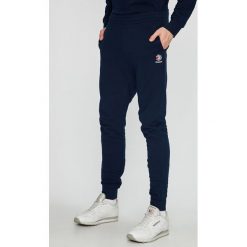 Reebok Classic - Spodnie. Spodnie materiałowe marki Reebok Classic. W wyprzedaży za 179.90 zł.