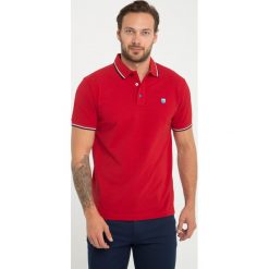 Koszulka polo "Zoysia" - Regular fit - w kolorze czerwonym. Koszulki polo marki Sir Raymond Taylor, z aplikacjami, z bawełny, polo, z krótkim rękawem. W wyprzedaży za 78.95 zł.