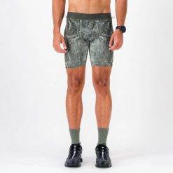 Mężczyzna legginsy do biegania i trailu TERRARUN TIGHT. Zielone legginsy długie sportowe BODYCROSS, l, bez wzorów, z poliesteru, do biegania. Za 229.99 zł.