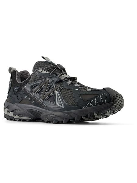 New Balance Buty "610" w kolorze czarnym do biegania rozmiar: 43. Czarne buty do biegania New Balance, bez wzorów, z materiału, bez zapięcia, do biegania. Za 588.95 zł.