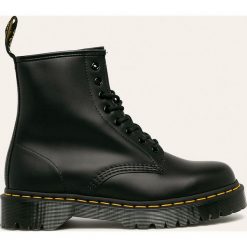 Dr Martens - Buty Bex. Czarne botki sznurowane Dr. Martens, bez wzorów, z gumy, z okrągłym noskiem, bez obcasa, bez zapięcia. Za 799.90 zł.
