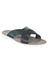 Klapki męskie skórzane EMPORIO ARMANI. Białe klapki Emporio Armani, ze skóry. W wyprzedaży za 533.40 zł.