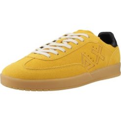 Buty SUN68 CALIFORNIA SUN SUEDE Żółty. Żółte buty trekkingowe SUN68, bez wzorów, ze skóry, bez zapięcia. Za 382.99 zł.