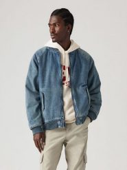 Levi's Kurtka dżinsowa w kolorze niebieskim rozmiar: M. Niebieskie kurtki Levi's®, m, bez wzorów, z bawełny, bez kaptura. Za 267.92 zł.