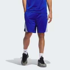 Szorty Legends 3-Stripes Basketball. Białe krótkie spodenki sportowe Adidas, bez wzorów, z materiału. Za 194.50 zł.