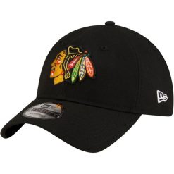 Czapka z daszkiem męska 9TWENTY Chicago Blackhawks NHL Cap. Czarne czapki z daszkiem New Era, bez wzorów, z bawełny. Za 109.99 zł.