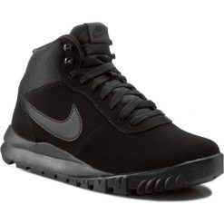 Buty NIKE - Hoodland Suede 654888 090 Black/Black/Antracite. Buty sportowe casual marki Nike. W wyprzedaży za 299.00 zł.