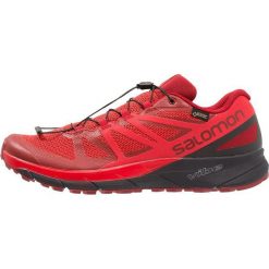 Salomon SENSE RIDE GTX INVISIBLE FIT Obuwie do biegania Szlak red dahlia. Czerwone buty do biegania marki Salomon, z gumy. Za 739.00 zł.