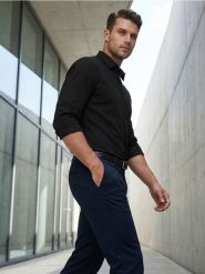 Gładka koszula basic - czarny. Czarne koszule Sinsay, l, bez wzorów, bez kołnierzyka, bez ramiączek. Za 39.99 zł.