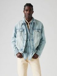 Levi's Kurtka dżinsowa "The Trucker" w kolorze błękitnym rozmiar: XXL. Niebieskie kurtki Levi's®, s, bez wzorów, z bawełny, bez kaptura. Za 240.43 zł.