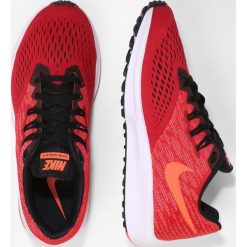 Nike Performance ZOOM WINFLO 4 Obuwie do biegania treningowe gym red/black/total crimson/white. Buty do biegania marki Nike Performance. W wyprzedaży za 377.10 zł.