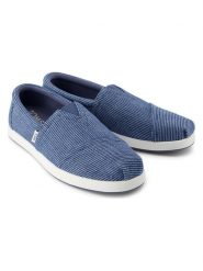 TOMS Espadryle w kolorze niebieskim rozmiar: 41. Niebieskie botki sznurowane Toms, bez wzorów, bez obcasa, bez zapięcia. Za 134.95 zł.