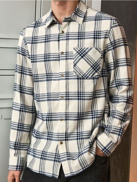 Koszula z długim rękawem - kremowy. Białe koszule Sinsay, l, bez wzorów, bez kołnierzyka, bez ramiączek. Za 49.99 zł.