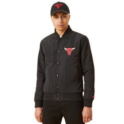Kurtka Chicago Bulls Logo. Czarne kurtki New Era, m, bez wzorów, z materiału, bez kaptura. Za 444.95 zł.