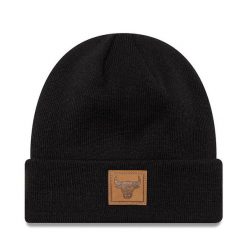 Czapka New Era. Czarne czapki zimowe New Era, bez wzorów. Za 129.99 zł.