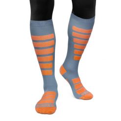 Skarpety do sportów zimowych unisex SIROKO Aoraki Slide. Brązowe skarpety SIROKO, bez wzorów. W wyprzedaży za 84.00 zł.