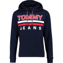 Tommy Jeans ESSENTIAL GRAPHIC HOODIE Bluza z kapturem black iris. Bluzy marki Tommy Jeans. Za 399.00 zł.