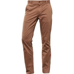 BOSS CASUAL Chinosy beige. Eleganckie spodnie BOSS CASUAL. Za 419.00 zł.