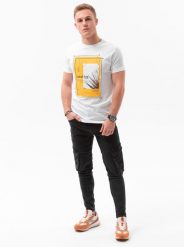 T-shirt męski z nadrukiem - biały V-13A S1434 - XXL. Białe t-shirty Ombre Clothing, m, bez wzorów, z bawełny, bez kołnierzyka, bez ramiączek. W wyprzedaży za 29.99 zł.